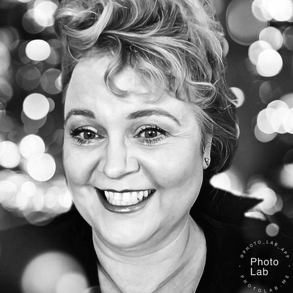 Meet your Posher, Ronda - Picture 1 of 1